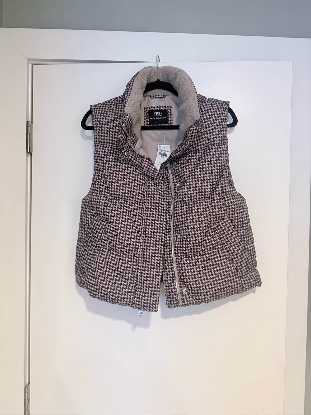 Abercrombie & Fitch Houndstooth Puffer Vest - Brown/Cream
